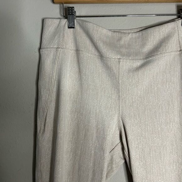 Athleta Delancey Skyline Tight in Cream Braiden Texture - Picture 10 of 15